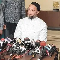 Asaduddin Owaisi stands for Mohammad Shami for being trolled after Team India lose