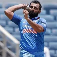 Rahul Gandhi and Sachin Tendulker stands for Mohammad Shami