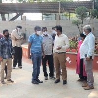 పార్క్ లలో చేపట్టిన అభివృద్ధి పనులు వేగవంతం చేయాలి: వీఎంసీ కమిషనర్ 