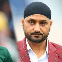 Twitter Feud Between Harbhajan singh and Mohammed Amir