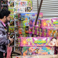 No total ban on firecrackers, only those having banned substances: SC