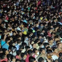 Thousands of Puneeth's fans make beeline for last glimpse