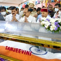 K'taka govt decides to hold Puneeth's cremation on Sunday