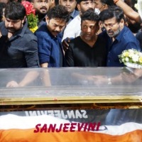 Chiranjeevi, Venkatesh pay homage, shed tears for Puneeth