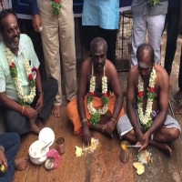 TN CM visits super star Rajinikanth at Chennai hospital