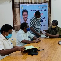 స్పందనలో 25 అర్జీలు స్వీకరణ - సమస్యల పరిష్కారానికి చర్యలు