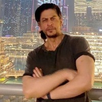 SRK celebrates b'day in Alibaug, police prevent fans from gathering outside Mannat