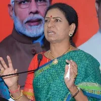 dk aruna slams trs