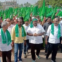 Amaravati farmers continue foot march on Diwali