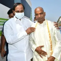 CM KCR attends minister Srinivas Goud mother ritual