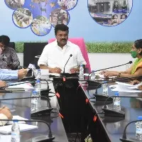 గొర్రెల యూనిట్లకు లబ్దిదారులు వాటాధనం చెల్లించాలి: మంత్రి తలసాని 