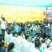 TRS stages protest against Centre's stand on paddy procurement