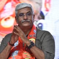 Telangana minister hits back at Union Minister Shekhawat