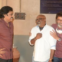Pawan Kalyan lauds cinematographer Ravi K. Chandran for his work in 'Bheemla Nayak'