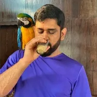 Sakshi Singh imtroduces Dhoni new pet honey
