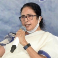 Mamata Banerjee congratulates farmers on their victory