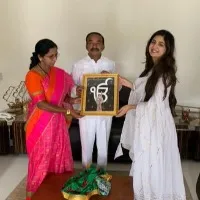 Actress Poonam Kaur met Eatala Rajendar