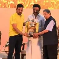 Dhoni handed IPL Trophy to Tamilnadu CM MK Stalin