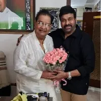 Chiranjeevi talks to Kaikala Satyanarayana
