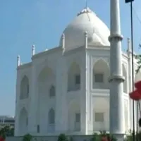 MP man gifts Taj Mahal like home to wife