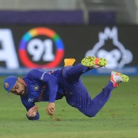 Virat Kohli meets 'Cool Cat' at training session