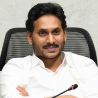 Andhra CM seeks Rs 1,000 cr interim flood relief