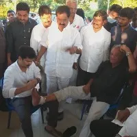 Tirupati MP Dr Gurumarthy responds immediately after seeing CPI Narayana got injured