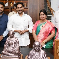 సీఎం జగన్ కు కృతజ్ఞతలు తెలిపిన విజయవాడ మేయర్