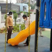 పార్క్ లలో చేపట్టిన అభివృద్ధి పనులు వేగవంతం చేయాలి: వీఎంసీ కమిషనర్