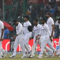 New Zealand need 256 runs