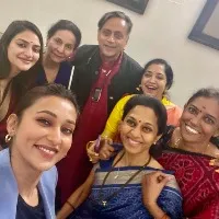 Shashi Tharoor selfie with women MPs