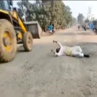Youth Protested On Damaged Road