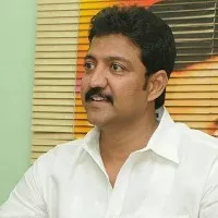 Vallabhaneni Vamsi apologizes Nara Bhuvaneswari and Chandrababu