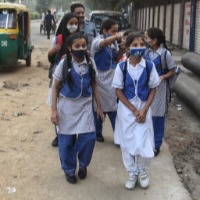 SC slams Delhi govt for opening schools amid severe air pollution