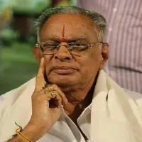 Chandrababu pays tributes to Devineni Uma fater