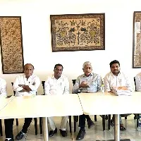 మ‌హాత్మా జ్యోతిబా ఫూలే గురుకుల పాఠశాలలు భేష్‌: కర్ణాటక బీసీ క‌మిష‌న్ చైర్మ‌న్
