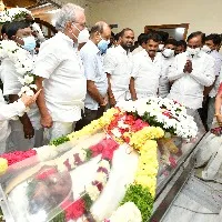 KCR pays tributes to Rosaiah