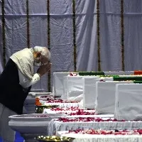 PM pays homage to crash victims at Palam airport
