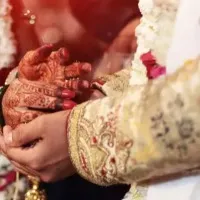 Bridegroom elope with money and gold
