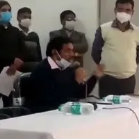 Gwalior collector Kaushlendra Vikram Singh Warns Employees