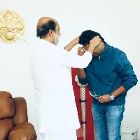 Rajinikanth felicitated Annaathe techinicians with gold chains