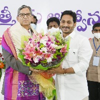 Andhra Pradesh CM calls on CJI