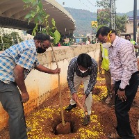 పర్యావరణం పట్ల బాధ్యతగా ఉంటేనే హరిత విజయవాడ సాధించగలం: వీఎంసీ కమిషనర్ ప్రసన్న వెంకటేష్