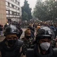 Police Vs Doctors At Delhi As Police Locked Resident Doctors Inside The Hospital Premises Stopped From Being Marched To Supreme Court