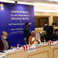 Sitharaman meets state Finance Ministers ahead of GST Council meeting