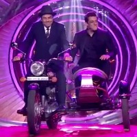 'Bigg Boss 15': Salman, Dharmendra recreate iconic bike scene of 'Sholay'