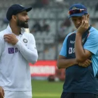 Injured Virat Kohli receives throwdowns from Rahul Dravid