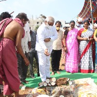 త్వరితగతిన పనులు పూర్తిచేసి తాగునీటిని అందిస్తాం: మల్లాది విష్ణు