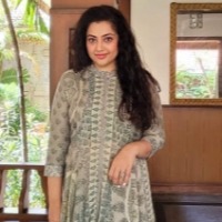 Actress Meena, family members test positive for Covid