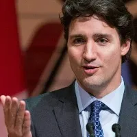 Canadian Prime Minister fires on no mask passengers